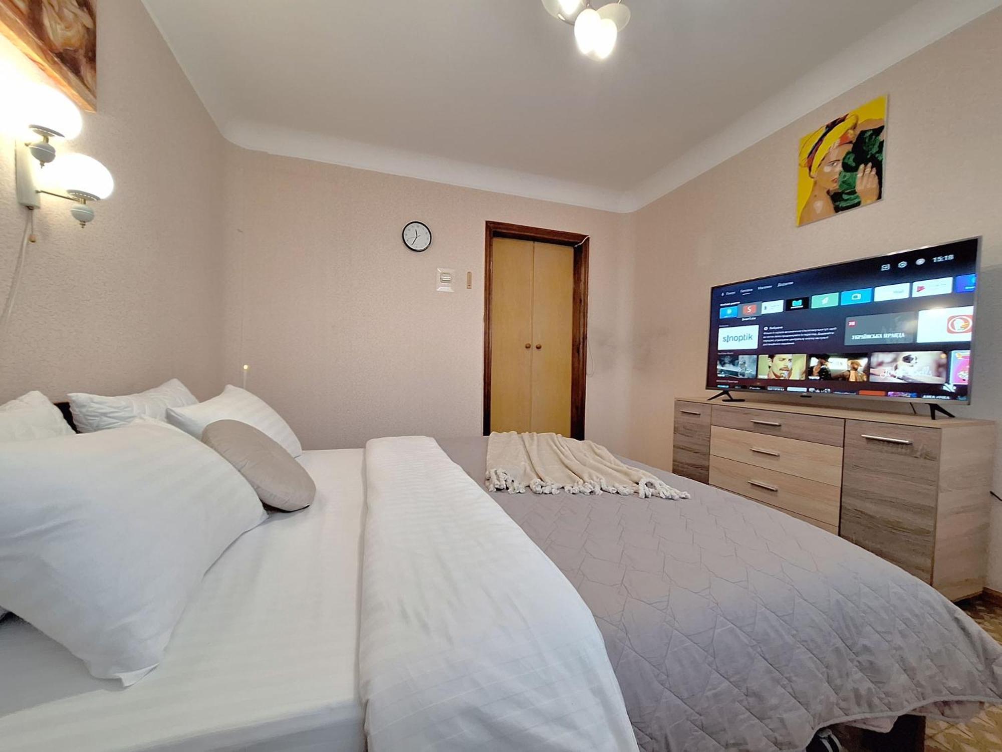 4 Ліжка З Балконом Документи Для Відряджень Мережа Alex Apartments Безконтатне Заселення 24-7 Poltava Exterior foto